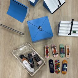 Mini Skateboard Set Up Ramps, Rails, Skateboards