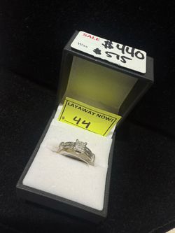 14k White Gold Diamond Ring Size 8