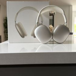 (NEVER USED) AirPod Pro Max 