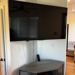 Roku Tcl 65 inch Tv with mount -Moving sale!!!