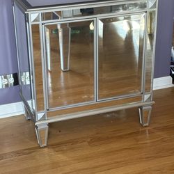 Beautiful Mirrored Cabinet 28x16x30
