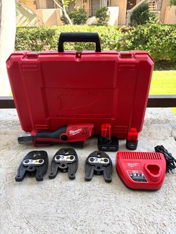 Milwaukee M12 Force Logic Press tool kit 1/2" 3/4” & 1" 3 Jaws & 2 Batteries 2473-22