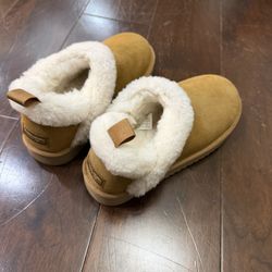 UGG koolaburra- Size 8 
