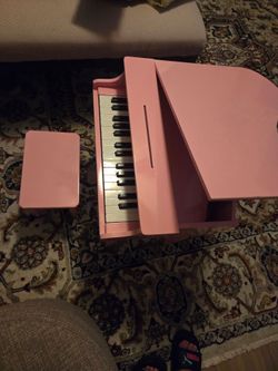 Kids pink piano