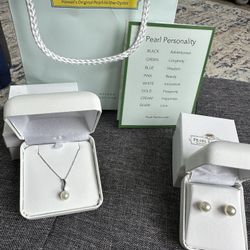 Black Friday Sale!Na Hoku Pearl Factory 14k white gold chain and pendant with blue diamonds and a rare green Akoya pearl & Earrings 