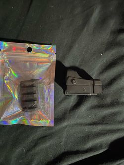 Red dot with mounting plate