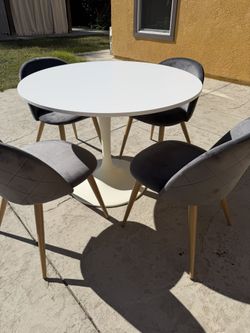 IKEA Dining White Table With 4 Velvet Chairs Included 