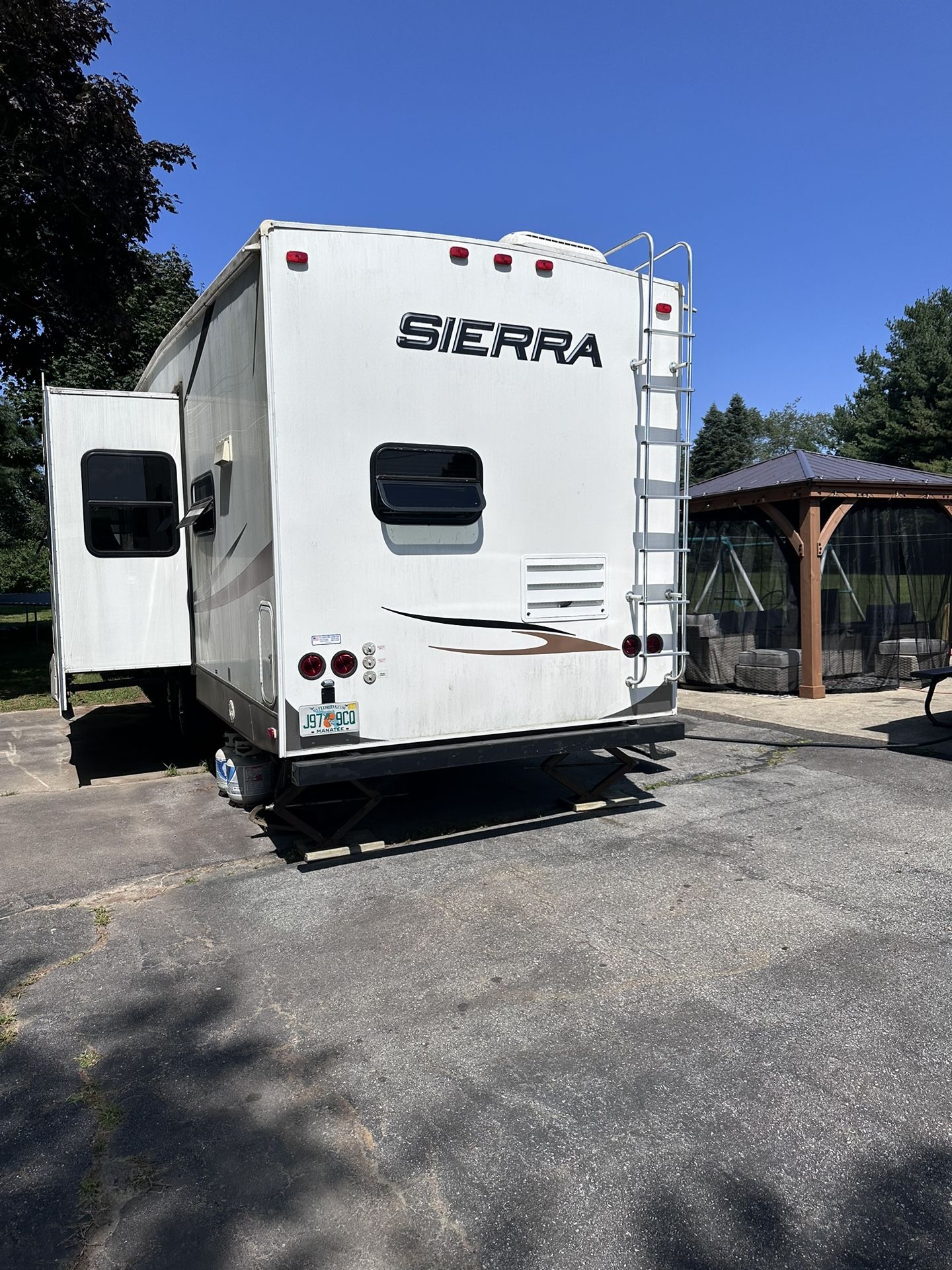 Fifth Wheel Camper