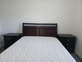 Solid Wood Queen Bedroom Set – Includes Tempur-Pedic Mattress & 5 Pieces