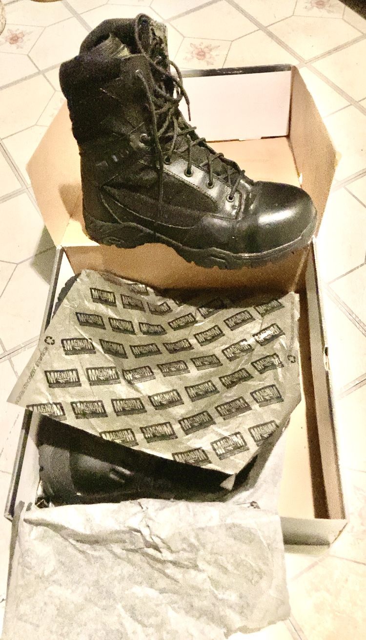 MAGNUM RESPONSE ll 8” STEEl TOE WORK BOOTS