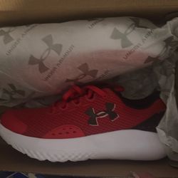 Under armor 4y shoes