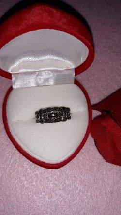 Beautiful green diamond ring