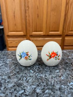 Vintage Ceramic Egg Shaped Pair of Salt and Pepper Shakers white with Floral Design Blue & Orange. Preowned.  Size approximately 2 1/2 inches tall.  H