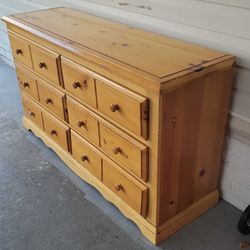 Solid Wood 6 Drawer Dresser!! Very Good Conditions! L60xD18xH33”