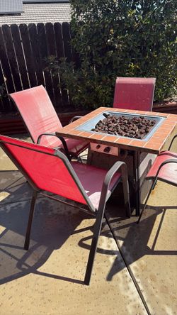 Propane fire pit with four chairs