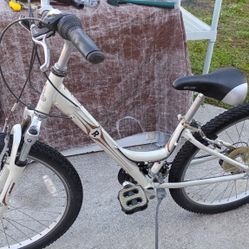 Ladies Hybrid Raleigh Bike 18 SPD & Tires 27" Great Condition 