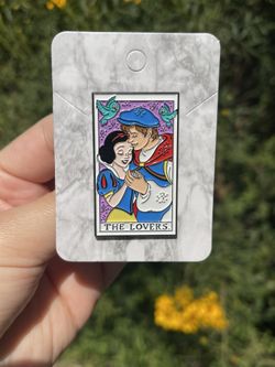 Snow White The Lovers Pin