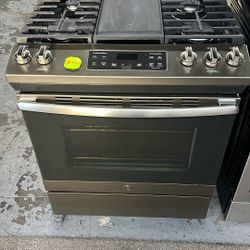 30” Wide GE Range Use Like New Perfect Working And Warranty 