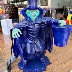 Hat Box Ghost Disneyland Haunted Mansion