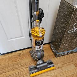 New Cond DYSON ,  Multi Floor 2 MODEL   , AMAZING POWER SUCES  , WORKS EXCELLENT.  , IN THE BOX 