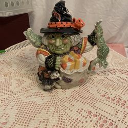 FITZ  and. FLOYD Classic Halloween Witch Teapot 