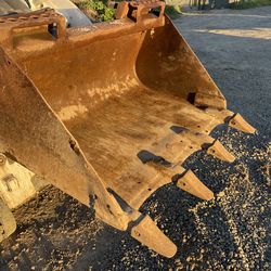 Bobcat tooth bucket 36inches wide