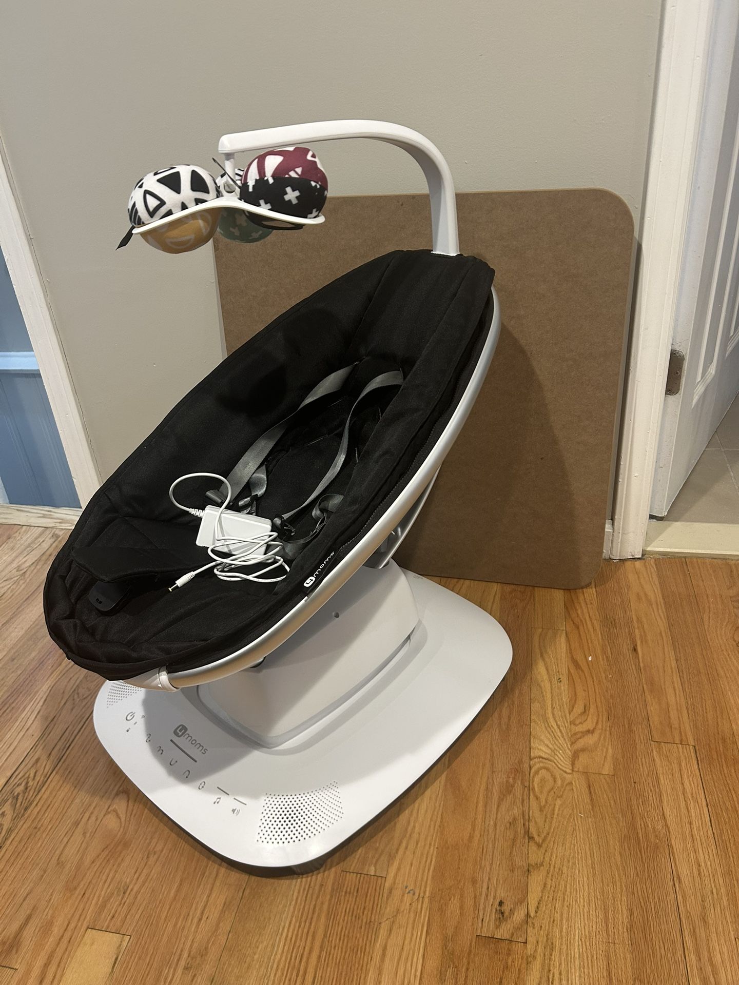 4 Moms Swing