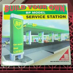 BP Model Build Your Own Service Station kit, 1995 Editio