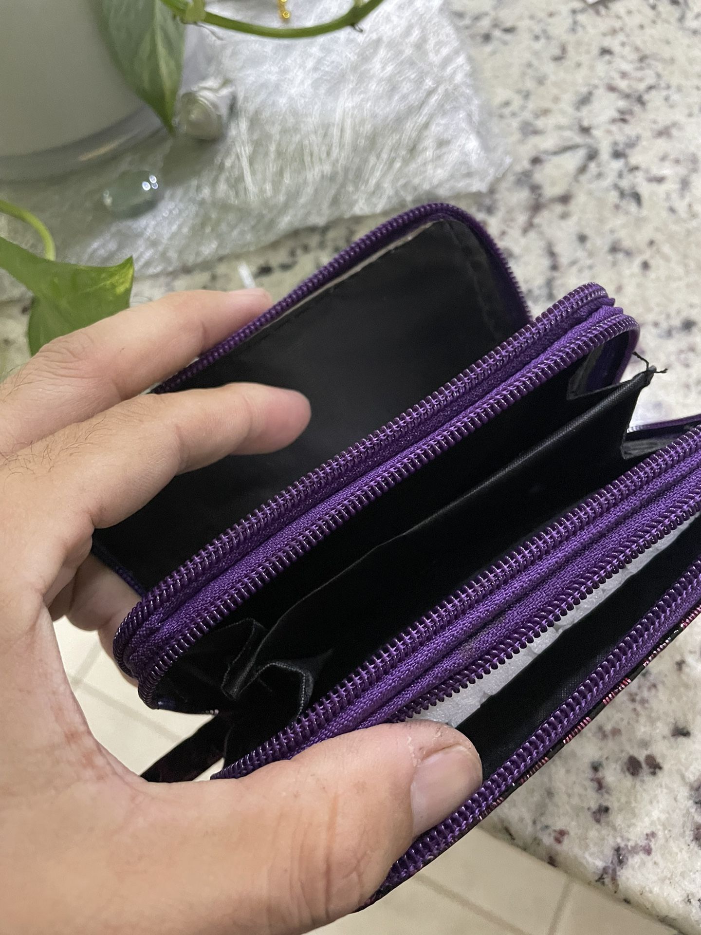 Woman’s wallet and keychain new