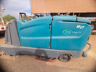 Commercial sweeper