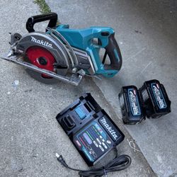 Makita 40v Brushless Cordless 7-1/4” Cincular Saw Excellent Condition With 2 Batteries And Charger 