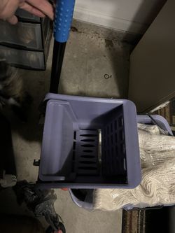 Professional bucket with squeezer and nine mops