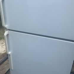 hotpoint refrigerator 220$$