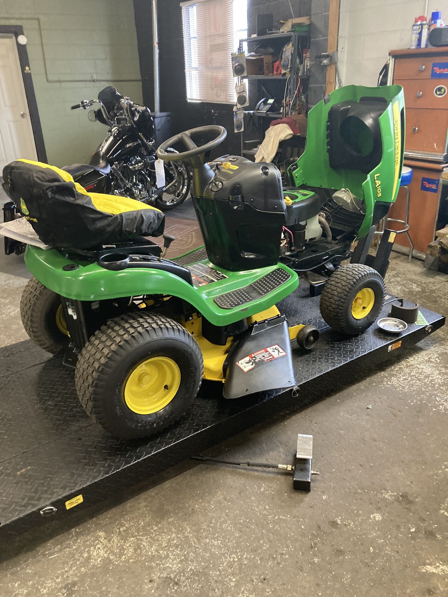 John Deere lawn tractor
