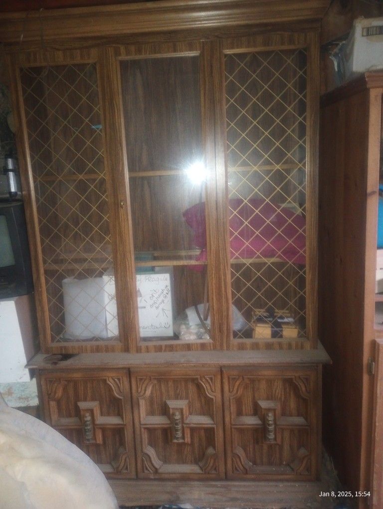 China Hutch 10% Off Listed Price