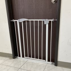 New in box $35 Baby Gate 30-inch Tall for 29-32 inches Wide Doorways Stairs, Walk Thru Metal Pet Dog Safety Fence 