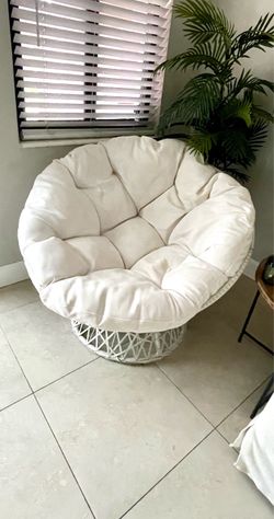 OSP Home Furnishings Wicker Papasan Chair with 360-Degree Swivel, White Frame with White Cushion