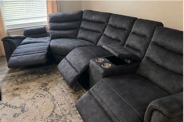 Large Power Reclining Sectional Sofa w/ Cup Holders – Excellent Condition