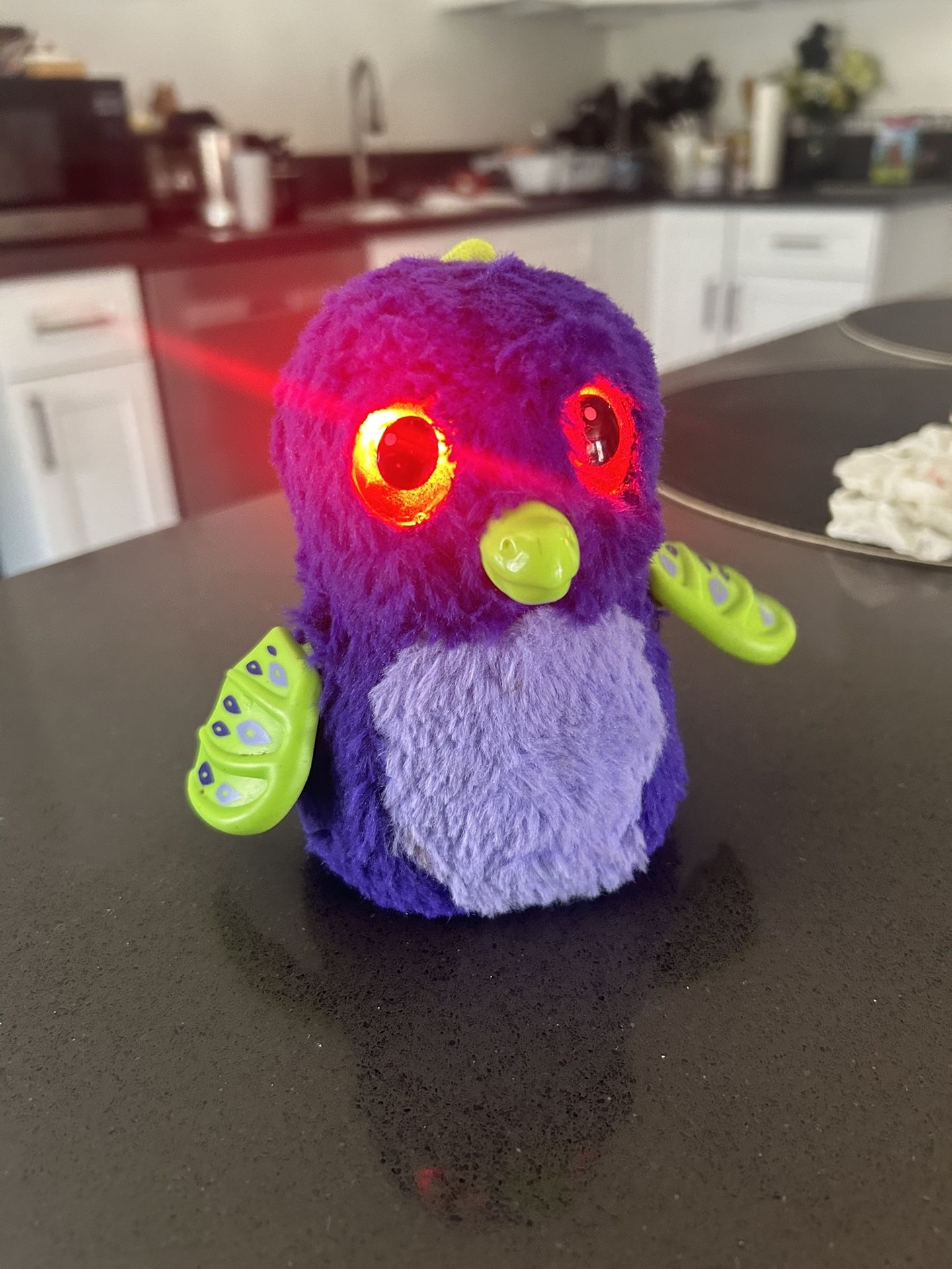 Spin Master Hatchimals Moves Slaps Wings Makes Bird Noise 5" Interactive Pet Bird Toy Batteries Included