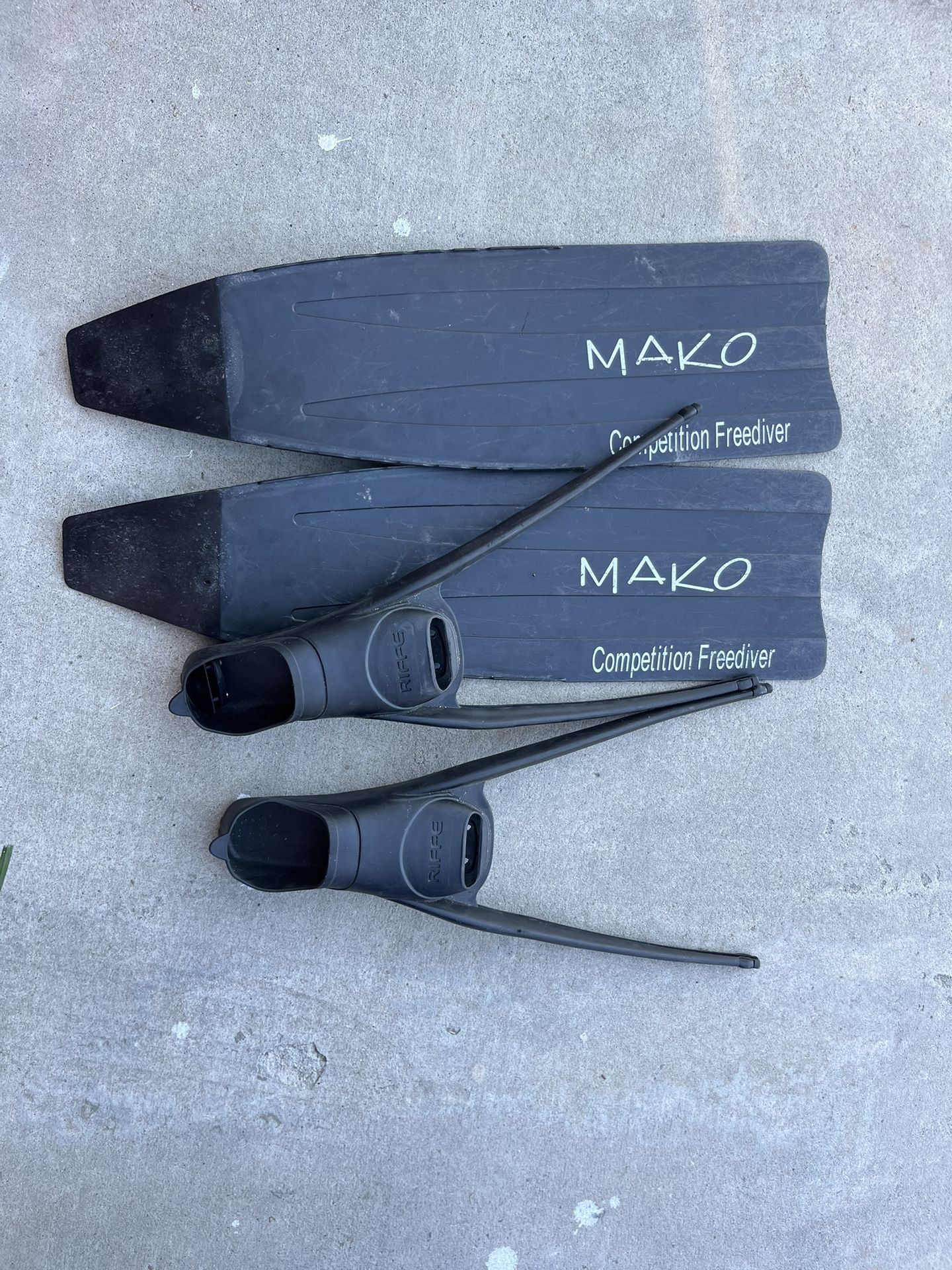 Mako Plastic Fins And Riffe Foot pockets Size 38-40