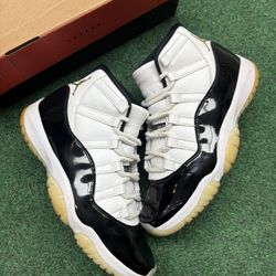 JORDAN 11 GRATITUDE SIZE 11