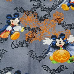 Halloween Disney Vampire Mickey Mouse Scrub Top Size Sm Bats Spider Webs Gray 