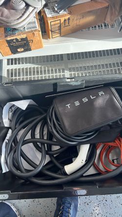 2020 tesla model x accessories-level 1 charger, blue touch up paint, 7 seat vinyl floor mat set, key fob cover, sun screens
