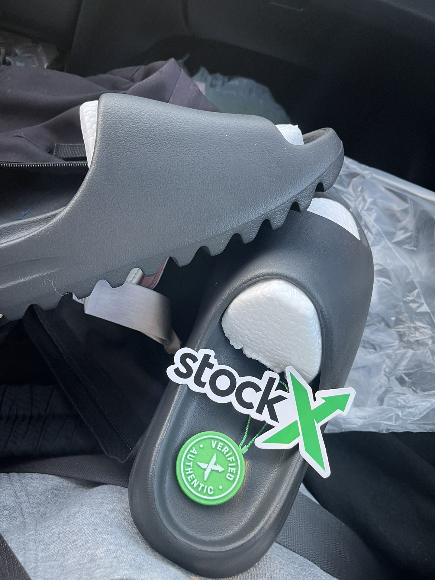 $50 yeezy slides size 7