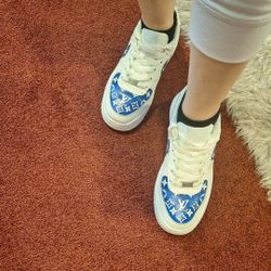 SNEAKERS  👟  SIZE 5 $65