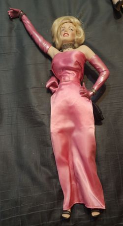 Marilyn Monroe Collectible Fashion Doll