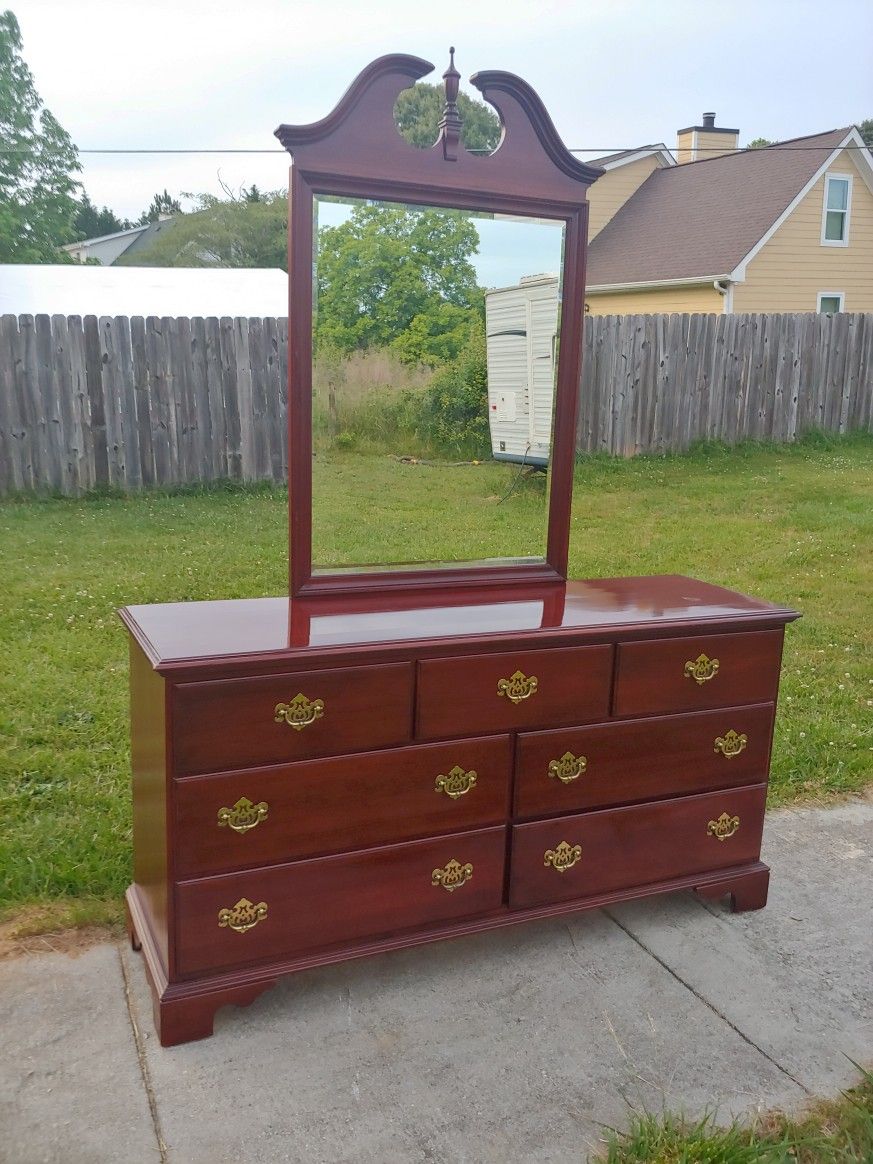 KNOB CREEK Dresser With Mirror