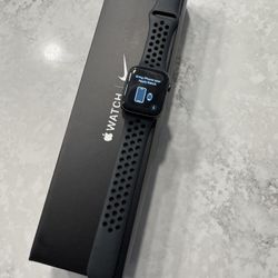 Apple Watch Series 5 44mm Nike Edition 