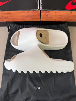 DS Yeezy Slide YZY YS-01 White Size 9
