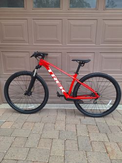 TREK MARLIN 5 MOUNTAIN BIKE 29 ER LIKE NEW ( CHECK MY OTHER BIKES)